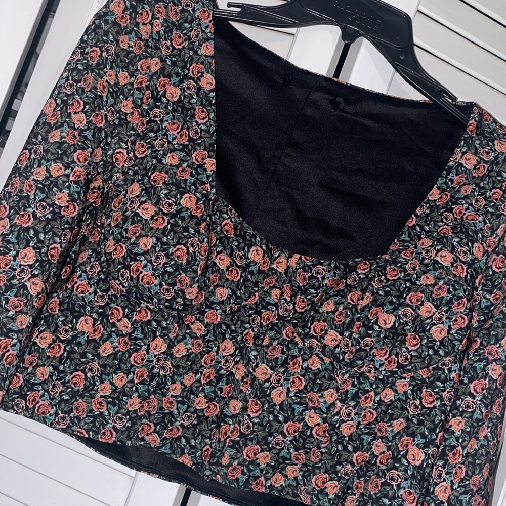 Cropped floral blouse